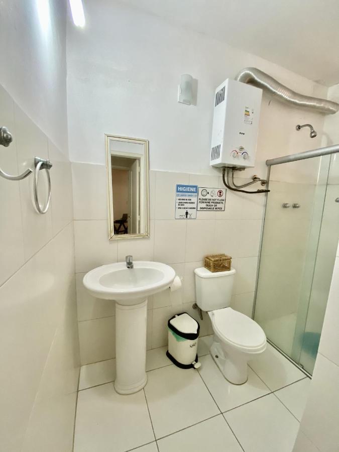 Rio Guesthouse - Um Quarteirao Da Praia De Copacabana Рио де Жанейро Екстериор снимка