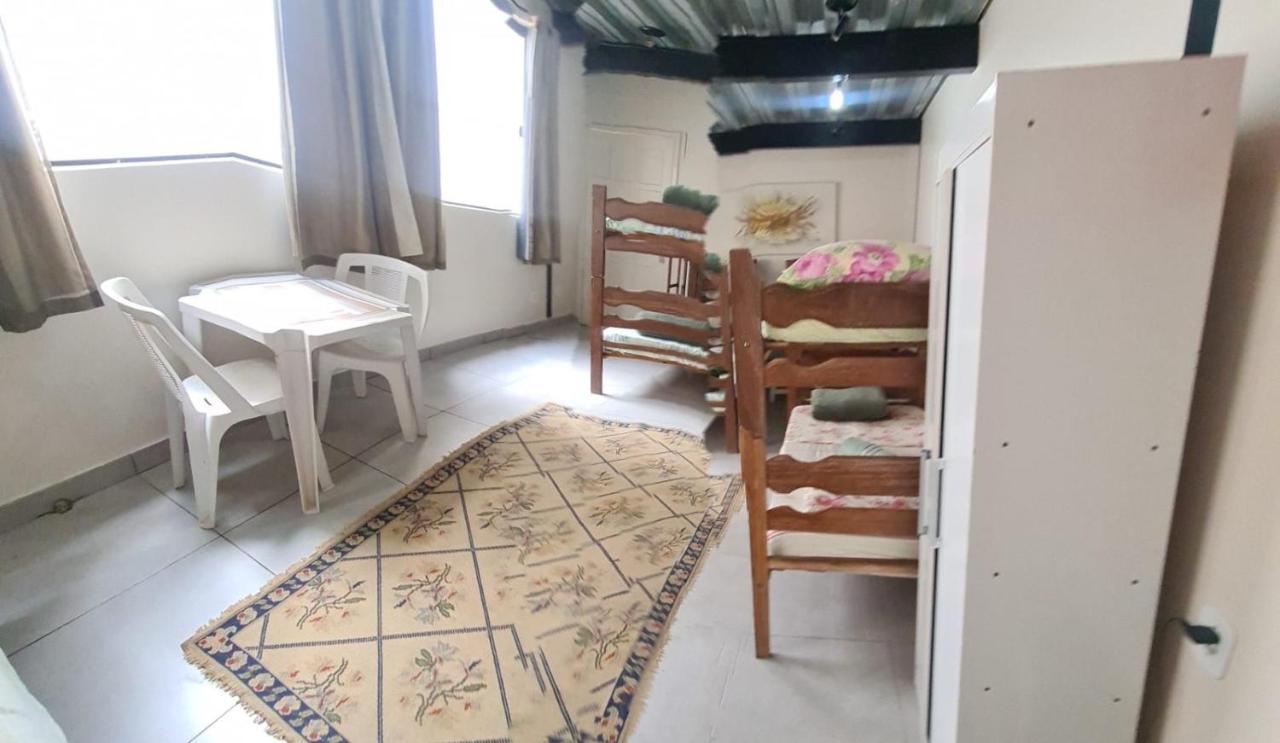 Rio Guesthouse - Um Quarteirao Da Praia De Copacabana Рио де Жанейро Екстериор снимка