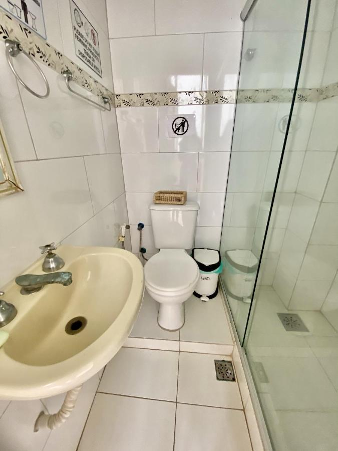 Rio Guesthouse - Um Quarteirao Da Praia De Copacabana Рио де Жанейро Екстериор снимка